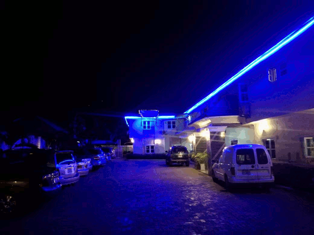 Ne-Yo Hotel